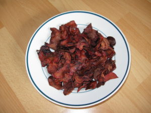Chipsy z červené řepy